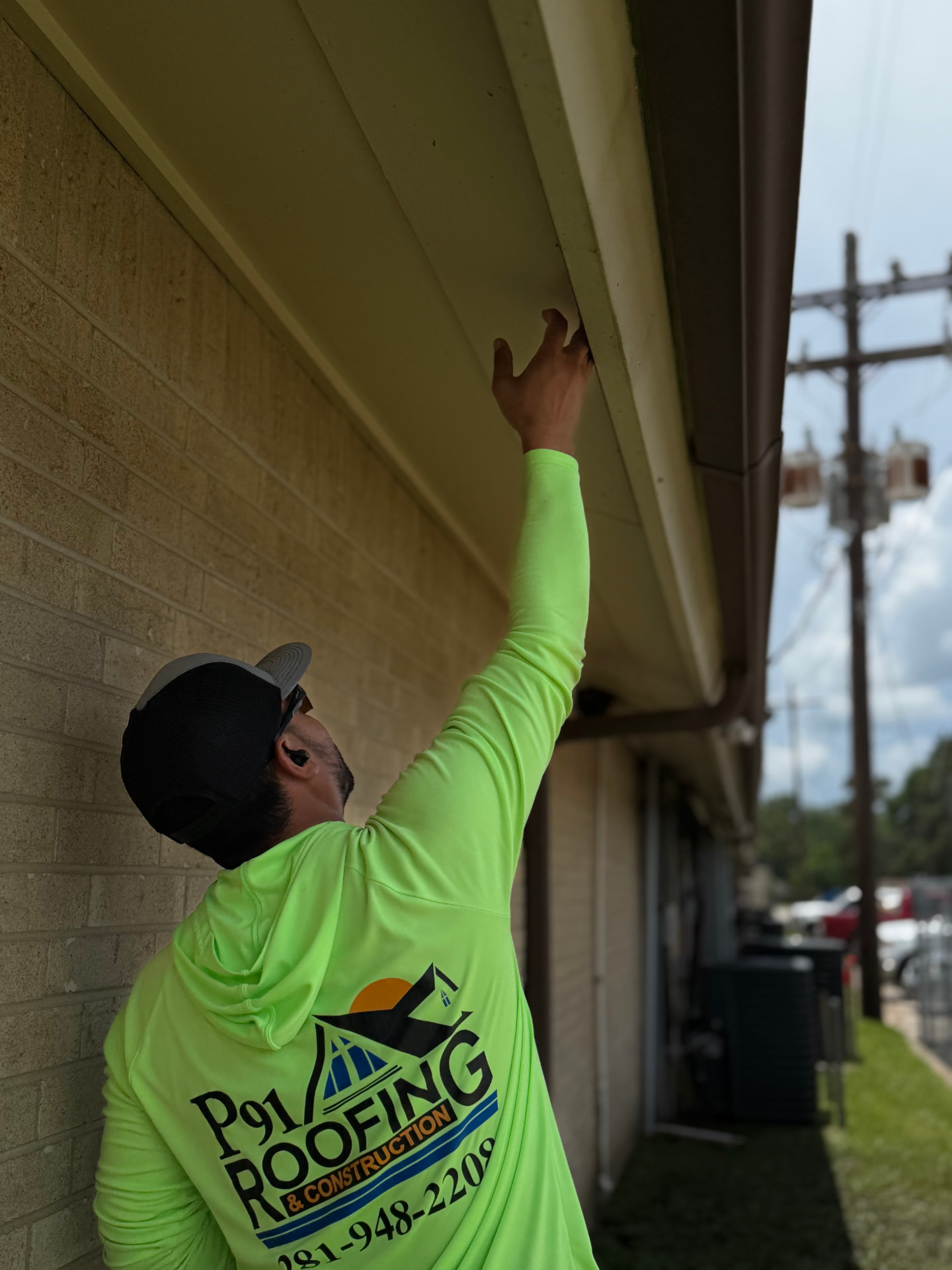 P91 technician checking soffit ventilation and fascia condition